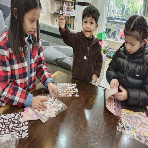 ملصقات Superpeak قابلة لإعادة الاستخدام للأطفال من سن 4 إلى 8 سنوات، ملصقات منتفخة وملصقات فينيل مجموعة أنشطة كتاب تلبيس (165+ ملصقًا قابلاً لإعادة اللصق)، كتب ملصقات عصرية للفتيات اللطيفات، أنشطة أطفال للأطفال من سن 4 إلى 8 سنوات in Kuwait