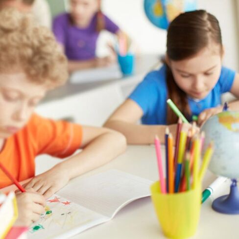 أقلام تلوين احترافية ملونة للأطفال والبالغين من برينجسين - أقلام تلوين مع حقيبة أقلام رصاص رصاص رصاص غير سامة لرسم الفنان، كتاب تلوين الحديقة السرية (غير متضمن) متنوع 36 in Kuwait