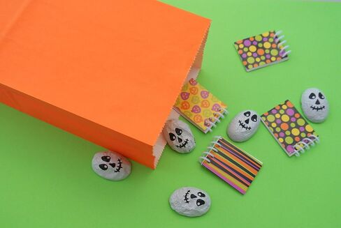 Party Favor Bag - 50 Piece Orange Kraft Paper Treat Bags Ideal For, Lunch, Gift Bags Birthday Parties, Halloween - 5 x 3 x 9 Inch in Kuwait