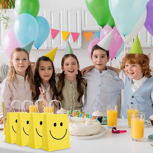 كوزيز 50 مجموعة من اكياس هدايا بتصميم وجه مبتسم، شنط هدايا ورقية صفراء مع مقابض، شنط هدايا للحفلات واعياد الميلاد وعيد الحب للاطفال في الفصول الدراسية، 5.91 × 3.15 × 8.27 انش in Saudi Arabia