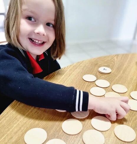 1 Inch Round Wood Coins 200 Pcs, Natural Wood Slices Wood Cutout Circles Chips, Wood Round Tokens, D&D Tokens, Reward Coins, for Crafts Projects, Ornaments in Kuwait