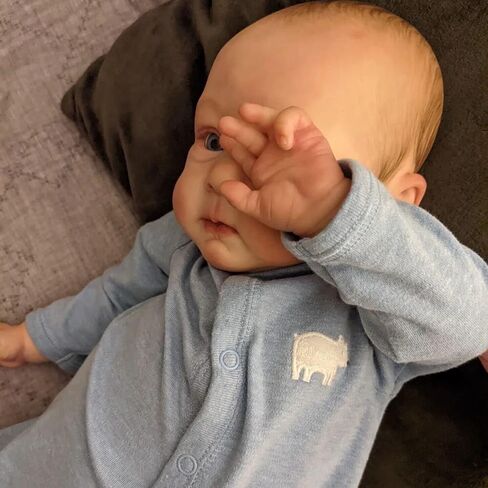 انانو مجموعة هدايا واقعية للاطفال حديثي الولادة مصنوعة من السيليكون الناعم مقاس 23 انش مع ملابس in Kuwait