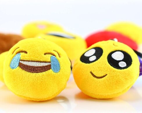 ال كيو بي وسائد مخملية لطيفة صغيرة على شكل سلسلة مفاتيح من ايموتيكون، هدايا حفلات للاطفال في عيد الحب / لوازم حفلات عيد الميلاد، العاب هدايا ايموتيكون وجوائز كرنفال للاطفال (64 قطعة) in Kuwait
