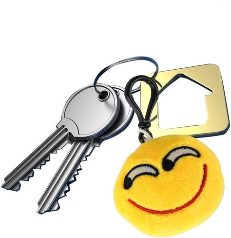 ال كيو بي وسائد مخملية لطيفة صغيرة على شكل سلسلة مفاتيح من ايموتيكون، هدايا حفلات للاطفال في عيد الحب / لوازم حفلات عيد الميلاد، العاب هدايا ايموتيكون وجوائز كرنفال للاطفال (64 قطعة) in Kuwait