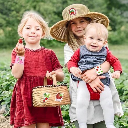 74 قطعة هدايا حفلات الفراولة من ال سي ان جيه اس سي جو، 24 قطعة من اساور التوت الحلو، 50 قطعة من ملصقات الفراولة، لوازم حفلات عيد الميلاد الاول هدايا لحفلات استقبال المولود الجديد وحفلات الفراولة in Kuwait