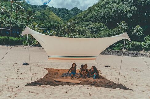 خيمة الشاطئ من Neso Tents مع مرساة رملية، مظلة شمسية محمولة - مقاس 7 × 7 بوصات - زوايا معززة حاصلة على براءة اختراع (قوس قزح) in Saudi Arabia