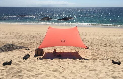 خيمة الشاطئ من Neso Tents مع مرساة رملية، مظلة شمسية محمولة - مقاس 7 × 7 بوصات - زوايا معززة حاصلة على براءة اختراع (قوس قزح) in Saudi Arabia