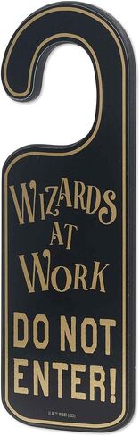 Open Road Brands Disney Hocus Pocus شماعة باب خشبية قابلة للعكس على الوجهين - ديكور مرح للهالوين in Kuwait