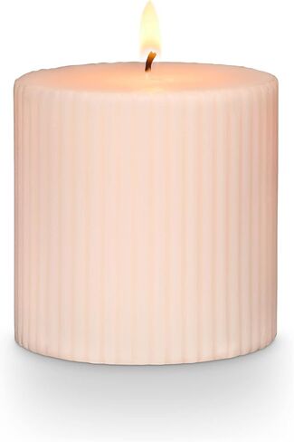 Illume Beautifully Done Essentials Paloma Petal Vanity Tin Scented Soy Candle in Kuwait