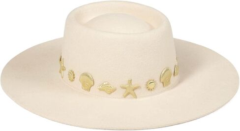 قلة اللون على شاطئ البحر in Kuwait