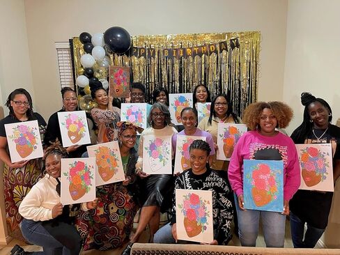 طقم طلاء زهرة سيدة من القماش المرسوم مسبقًا من Essenburg | للبالغين والمراهقين رشفة وطلاء لصالح الحفلات | نشاط ثنائي للتاريخ الليلي يمكنك تنفيذه بنفسك (لوحة قماشية مقاس S 8x10 فقط) in Kuwait