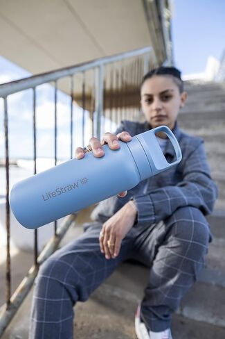 سلسلة LifeStraw Go - زجاجة فلتر مياه معزولة من الفولاذ المقاوم للصدأ للسفر والاستخدام اليومي تزيل البكتيريا والطفيليات والمواد البلاستيكية الدقيقة، وتحسن الطعم، 24oz أزرق أيسلندي in Kuwait