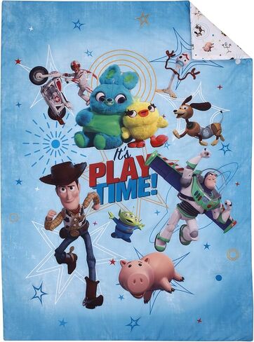طقم سرير أطفال مكون من 4 قطع من Disney Toy Story It's Play Time باللون الأزرق والأخضر والأحمر والأصفر والخشبي والبز - لحاف، وملاءة سفلية مثبتة، وملاءة علوية مسطحة، وغطاء وسادة ذو وجهين in Kuwait
