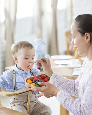 مجموعة تغذية الأطفال بالشفط من السيليكون من SUPERMAMA، أوعية وملاعق شفط من السيليكون 2 في 1، خالية من مادة BPA، تغذية ذاتية للرضع والأطفال الصغار مزودة بمصباح LED للفطام in Kuwait