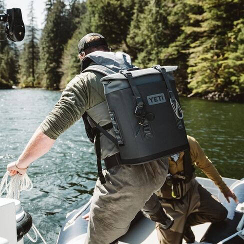 حقيبة ظهر من سلسلة YETI Hopper M مبردات ناعمة الجوانب مع إمكانية الوصول إلى MagShield in Saudi Arabia