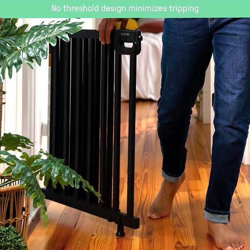 سلم سمر إنفانت الفاخر سهل لتأمين بوابة الحيوانات الأليفة والطفل الآمنة، عرض 30 - 48 بوصة، طول 32 بوصة، سهل التركيب على الحائط أو الدرابزين في المدخل أو الدرج، حامل الأجهزة، إغلاق تلقائي من خلال الباب من خشب البلوط in Kuwait