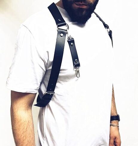 حزام صدر من الجلد الصناعي للرجال مع حمالات سوداء مع إبزيم وحلقات معدنية على شكل حرف O in Kuwait