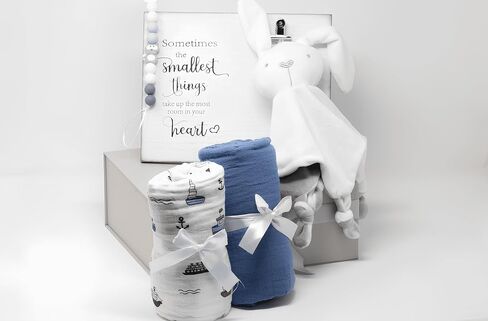 صندوق هدايا MJ Gifts للأطفال حديثي الولادة: حزمة هدايا فريدة من نوعها - بطانية عضوية، أرنب محب للأمان مع جرس، إطار صور أنيق ومشابك لهاية - هدايا مثالية لاستحمام الطفل (أزرق) in Saudi Arabia