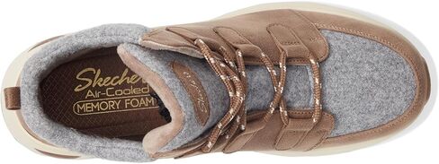 حذاء سكيتشرز الكبير للمشي لمسافات طويلة للسيدات in Kuwait