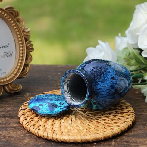 جرة تذكارية صغيرة للرماد البشري 2.7 انش - جرة صغيرة لحرق الجثث هدية تذكارية لفقدان احبائك مع شنطة مخملية - حامل رماد ازرق هادئ فريد من نوعه للام والاب in Kuwait