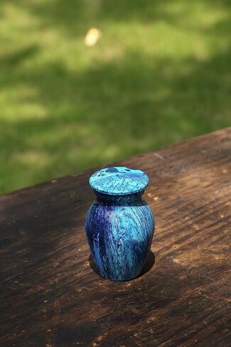 جرة تذكارية صغيرة للرماد البشري 2.7 انش - جرة صغيرة لحرق الجثث هدية تذكارية لفقدان احبائك مع شنطة مخملية - حامل رماد ازرق هادئ فريد من نوعه للام والاب in Kuwait