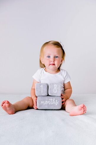 Pearhead Monthly Milestone Photo Blanket and Newborn Photo Props Keepsake Set, Baby Milestone Picture Background, Black and Teal in Saudi Arabia