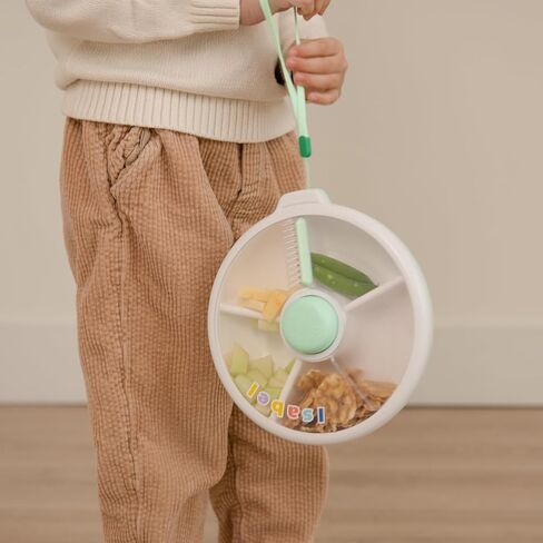 حزمة الوجبات الخفيفة الأصلية من GoBe Kids مع حزام اليد وورقة لاصقة - حاوية الوجبات الخفيفة قابلة لإعادة الاستخدام مع موزع وغطاء بخمسة أقسام | خالية من مادة BPA وPVC | آمنة للاستخدام في غسالة الأطباق | لا تسرب، مانعة للتسرب in Kuwait