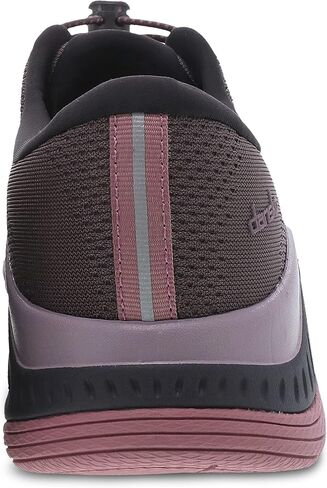 أحذية Dansko Penni الرياضية للمشي للنساء - أحذية مشي مريحة ومسامية مع دعم للقوس - أحذية رياضية مقاومة للبقع مع نعل خارجي مطاطي خفيف الوزن - رائعة للعاملين في مجال الرعاية الصحية in Kuwait