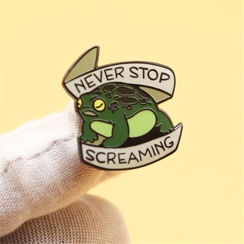 دبوس بروش بتصميم كرتوني مضحك بعبارة «Never Stop Screaming» بتصميم ضفدع مطر، دبوس بروش معدني مطلي بالمينا لشنط الظهر والملابس والشنط والجاكيتات والقبعات، هدايا مجوهرات عصرية، معدن، بدون احجار كريمة in Kuwait