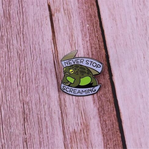 دبوس بروش بتصميم كرتوني مضحك بعبارة «Never Stop Screaming» بتصميم ضفدع مطر، دبوس بروش معدني مطلي بالمينا لشنط الظهر والملابس والشنط والجاكيتات والقبعات، هدايا مجوهرات عصرية، معدن، بدون احجار كريمة in Kuwait