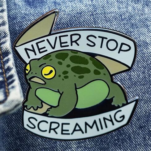 دبوس بروش بتصميم كرتوني مضحك بعبارة «Never Stop Screaming» بتصميم ضفدع مطر، دبوس بروش معدني مطلي بالمينا لشنط الظهر والملابس والشنط والجاكيتات والقبعات، هدايا مجوهرات عصرية، معدن، بدون احجار كريمة in Kuwait