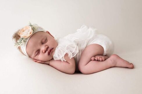 دعائم ملابس للبنات حديثي الولادة لملحقات التصوير الفوتوغرافي، فستان أميرة جديد قصير مكشكش من الدانتيل أبيض (غطاء الرأس غير متضمن) in Kuwait