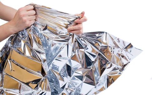 Niche-Finds 12 x بطانيات طوارئ كبيرة للتخييم والحماية من الطقس البارد 229.86 سم × 129.52 سم 130 × 230 سم، 2.27 × 1.32 متر in Kuwait