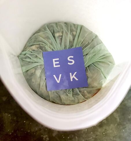 ESVK قشرة المحار الطبيعية - 4 رطل (عبوة من 1) | مكملات الكالسيوم للدجاج والبط والطيور الأخرى| صنع في الولايات المتحدة الأمريكية (4 رطل) in Kuwait