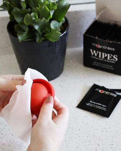 MOONTHLIES Menstrual Cup Wipes, Individually Wrapped Wipe For On The Go Cleaning of Menstrual Discs (30 Count Box of Wipes) in Kuwait