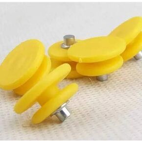 ثقوب ثلج قابلة للتمدد سهلة الارتداء من Flywings بأظافر ثلجية - 30 قطعة in Kuwait