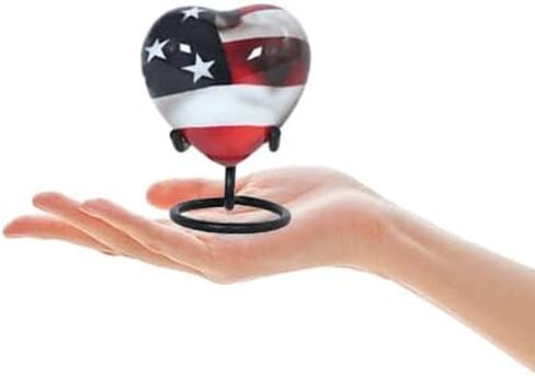 الجرار حرق الجثث على شكل قلب العلم الأمريكي | جرة حرق جثث القلب الصغيرة الوطنية مع حامل وحقيبة مخملية | تذكار رماد جرة الجنازة التذكارية للبشر والحيوانات الأليفة | جرة القلب الزخرفية المصنوعة يدويا in Kuwait