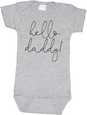 Bump and Beyond Designs Hello Daddy إعلان الحمل للزوج in Kuwait