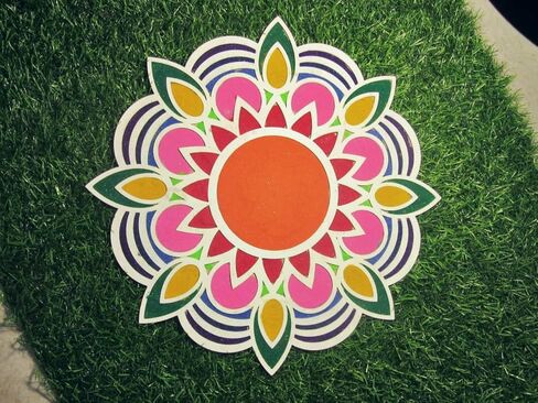 حصيرة رانجولي مستديرة جاهزة الصنع من DIY MDF سهلة الاستخدام، قالب رانجولي سهل ملء ألواح MDF رانجولي الخشبية لتزيين المهرجانات الهندية التقليدية السنة الجديدة الحجم: - قطر 30.48 سم (تصميم 2) in Saudi Arabia