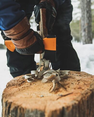 Fiskars Chopping Axe S X10 ، تتضمن حقيبة التخزين والحمل ، الطول: 44 سم ، طبقة غير لاصقة ، مقبض من الشفرة/الألياف الصلب عالي الجودة ، أسود/برتقالي ، 1015619 in Kuwait
