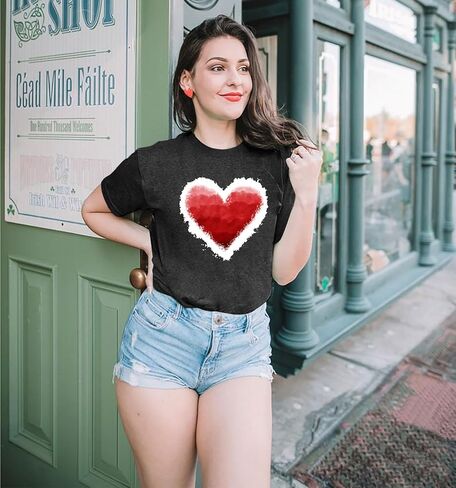 تي شيرت Be Mine Valentine Day تي شيرت نسائي برسومات قلب قوس قزح وأكمام قصيرة كاجوال هدية عيد الحب in Kuwait