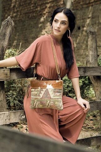 حقيبة Myra Bag من القماش والجلد - تصميم أزتيك باللون الأخضر والبني والأصفر مع سحاب وحزام قابل للتعديل in Kuwait