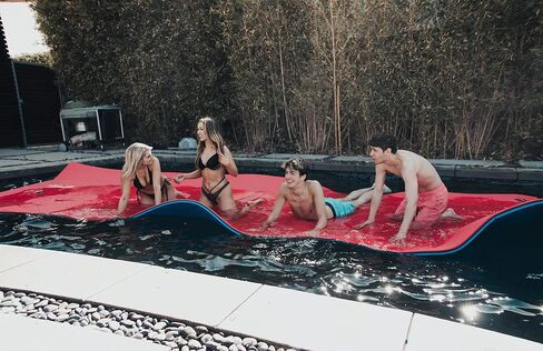 Premium Lily Pad Floating Floating for Lakes and Pools (8 × 4 و 18 × 6 قدمًا) - حصيرة المياه ، الرصيف العائم ، اللوحة العائمة - تعويم البحيرة للبالغين والأطفال للحصول على متعة غير محدودة! in Saudi Arabia