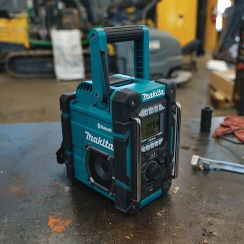 Makita XRM10 18V LXT® / 12V max CXT® Lithium-Ion Cordless Bluetooth® Job Site Charger/Radio, Tool Only in Kuwait
