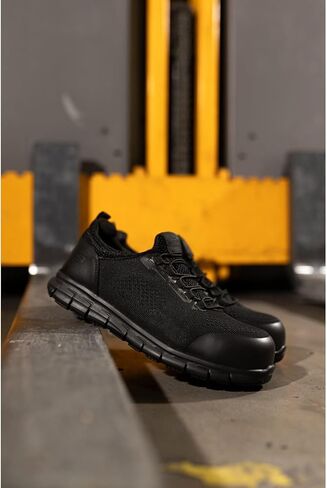 حذاء بناء رياضي بنمط العمل للرجال من Skechers in Kuwait