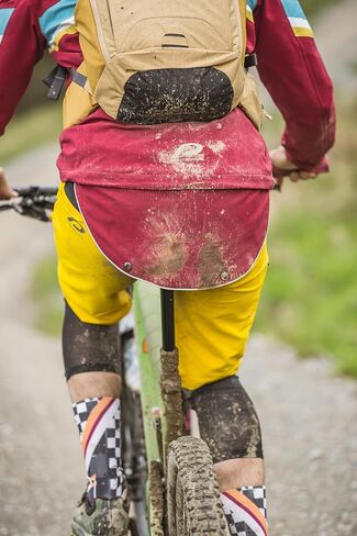 سترة مطر واقية للرجال للأنشطة الخارجية ومغامرات ركوب الدراجات - طاردة للماء ومصنوعة من البوليستر المعاد تدويره in Kuwait