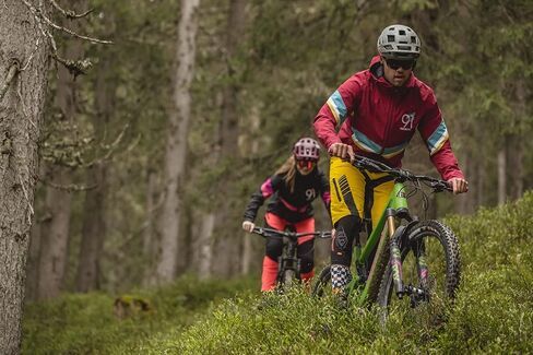 سترة مطر واقية للرجال للأنشطة الخارجية ومغامرات ركوب الدراجات - طاردة للماء ومصنوعة من البوليستر المعاد تدويره in Kuwait