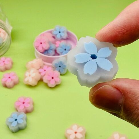 24 قطعة من محايات ساكورا الوردية الصغيرة في مرطبان، محايات جمالية للأطفال، ممحاة Kawaii للفتيات، محايات صغيرة جميلة ولطيفة للفصل الدراسي، محايات ممتعة للطلاب بكميات كبيرة، ملحقات العودة إلى المدرسة in Saudi Arabia