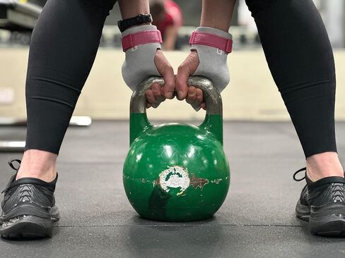 مقابض الجمباز من ليفيرو وديز ذات 3 فتحات، مقابض للجمباز، مقابض جلدية ناعمة متعددة الأغراض للتدريب المتقاطع، عمليات السحب، رفع الأثقال، جرس كيتل بيل، التمرين، مقابض WOD للبالغين in Kuwait