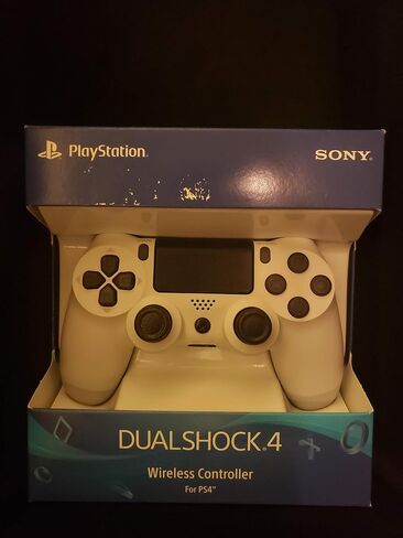 DualShock 4 Wireless Controller for PlayStation 4 - Jet Black in Saudi Arabia